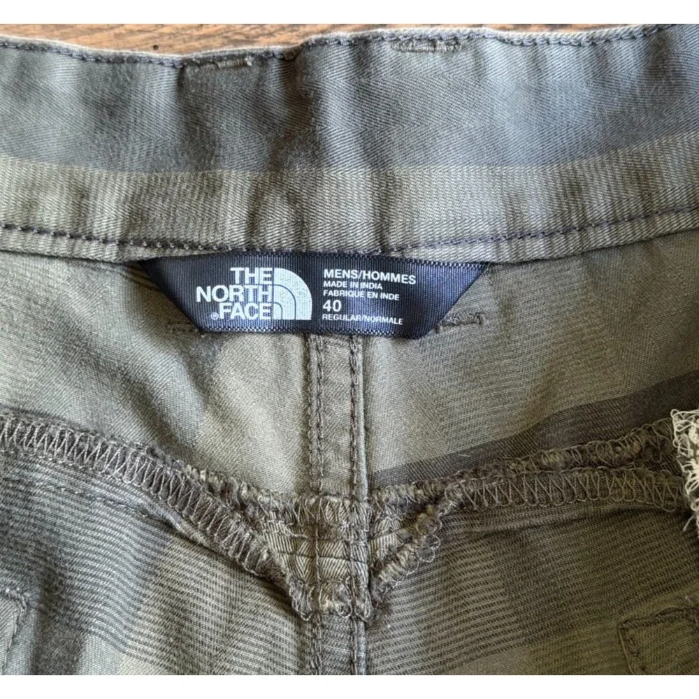 The North Face Mens 40 Green Striped Shorts Stretch Casual Golf Outdoor